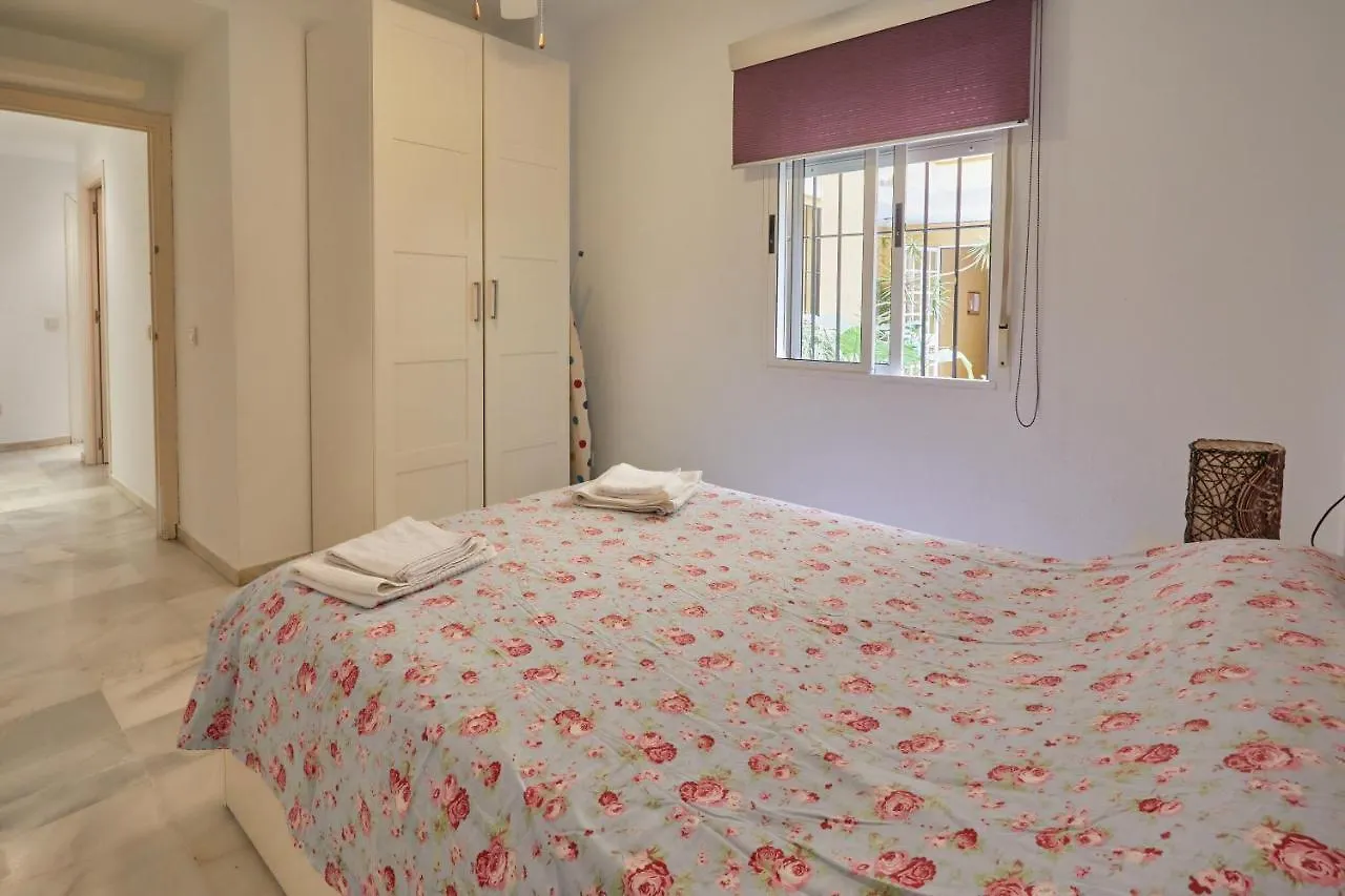 Two Bedrooms Leonor Davalos 2 Seville Spain